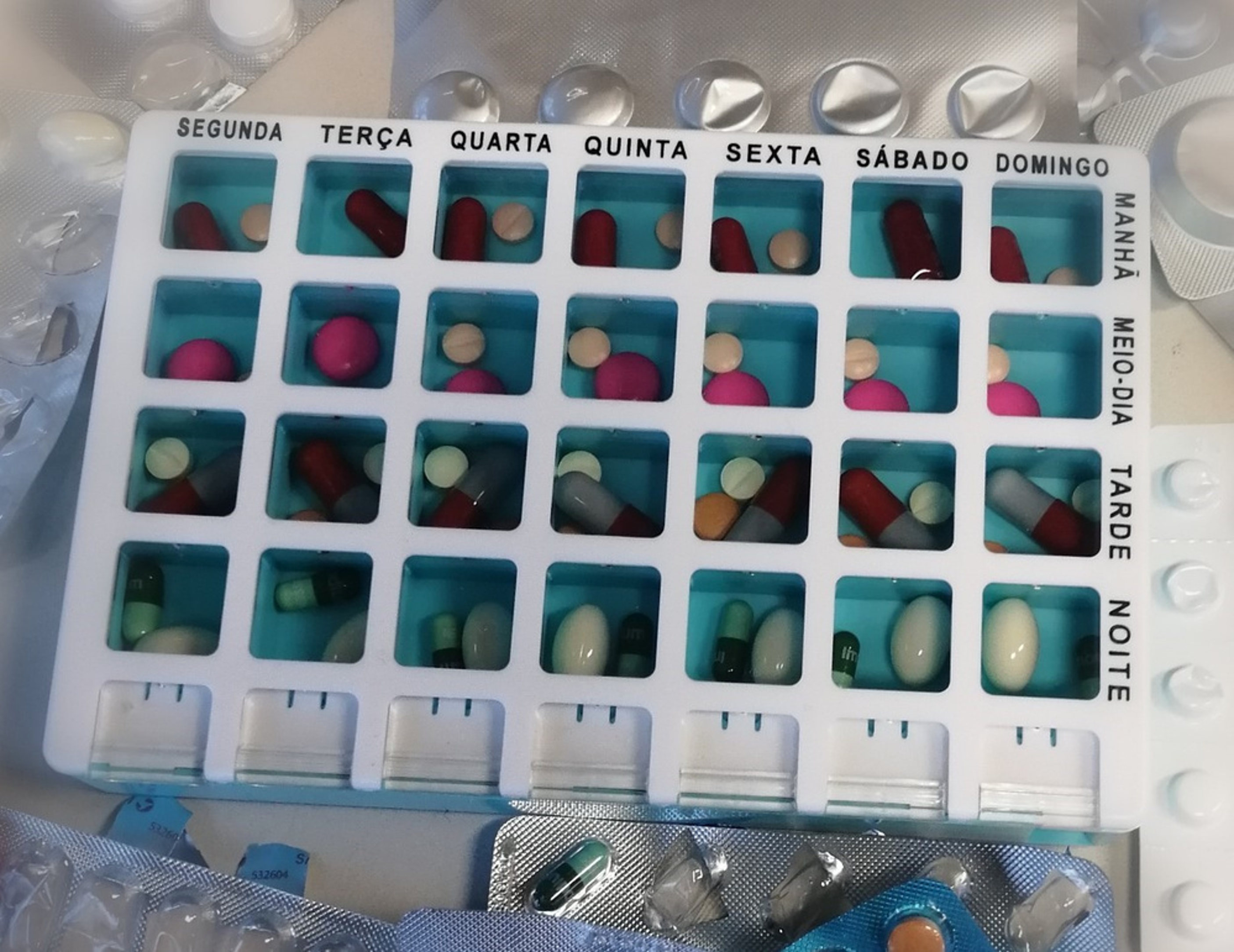 Caixa organizadora semanal de medicamentos | Pratical Dispenser